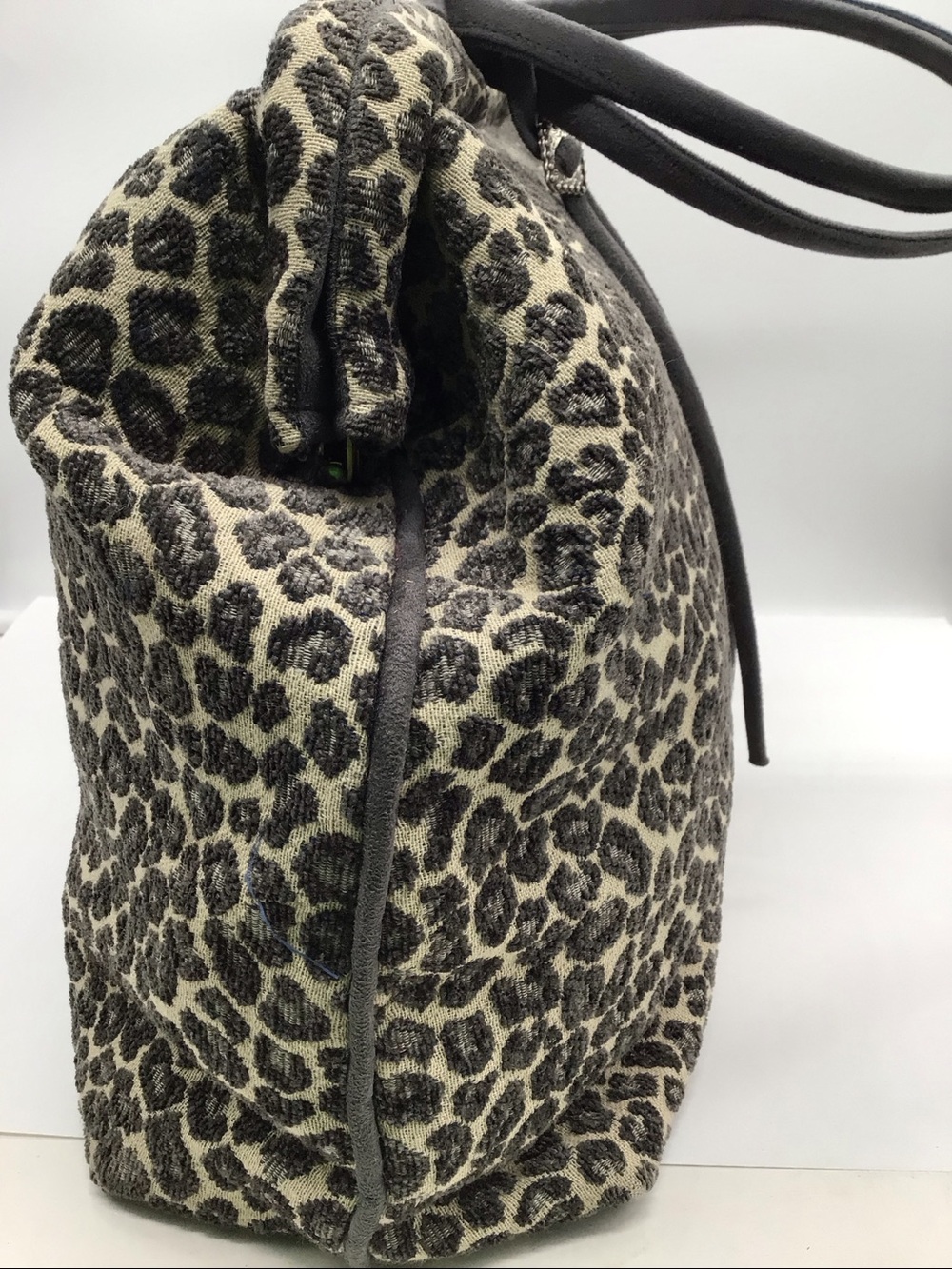 Atenti Weekend Overnight Gray Leopard Print Bag - Picture 5 of 10